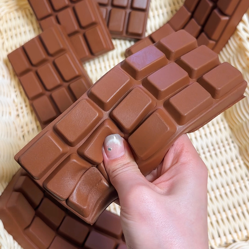 Junk Food Snacks - ソフトチョコレートスクイーズ玩具、ゆっくり戻るスクイーズ、抗ストレスフィジェット玩具、ストレス解消、自閉症ギフト、減圧玩具