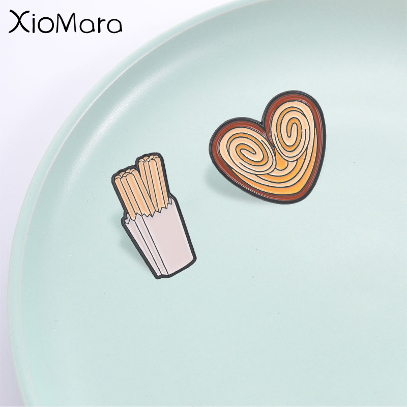 Food Snacks Gifts - 面白いスナックのエナメルピン、チュロスとハート型のパームペストリーバッジ、ファッションアクセサリー、食の愛好家のための完璧なギフト