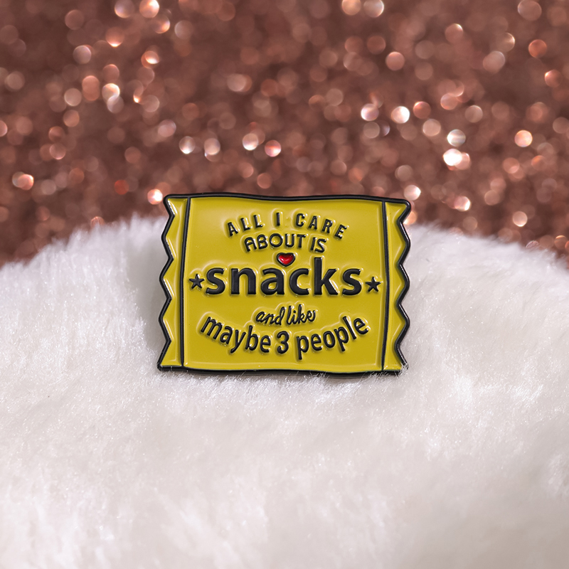 すべてのケア製品は、スナックブローチ、バックパックバッジ、友 - Junk Food Snacks のレビューと価格